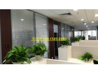 广州有哪些厂家定做带百叶窗帘玻璃隔断 广州单层玻璃铝合金隔断